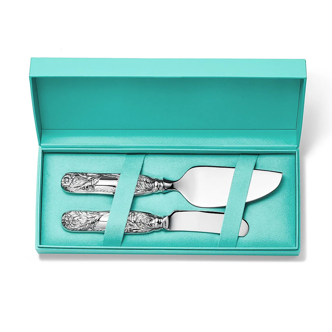Tiffany & Co. Chrysanthemum cheese knife and server in sterling silver. | ^ The Couple|Wedding Gifts