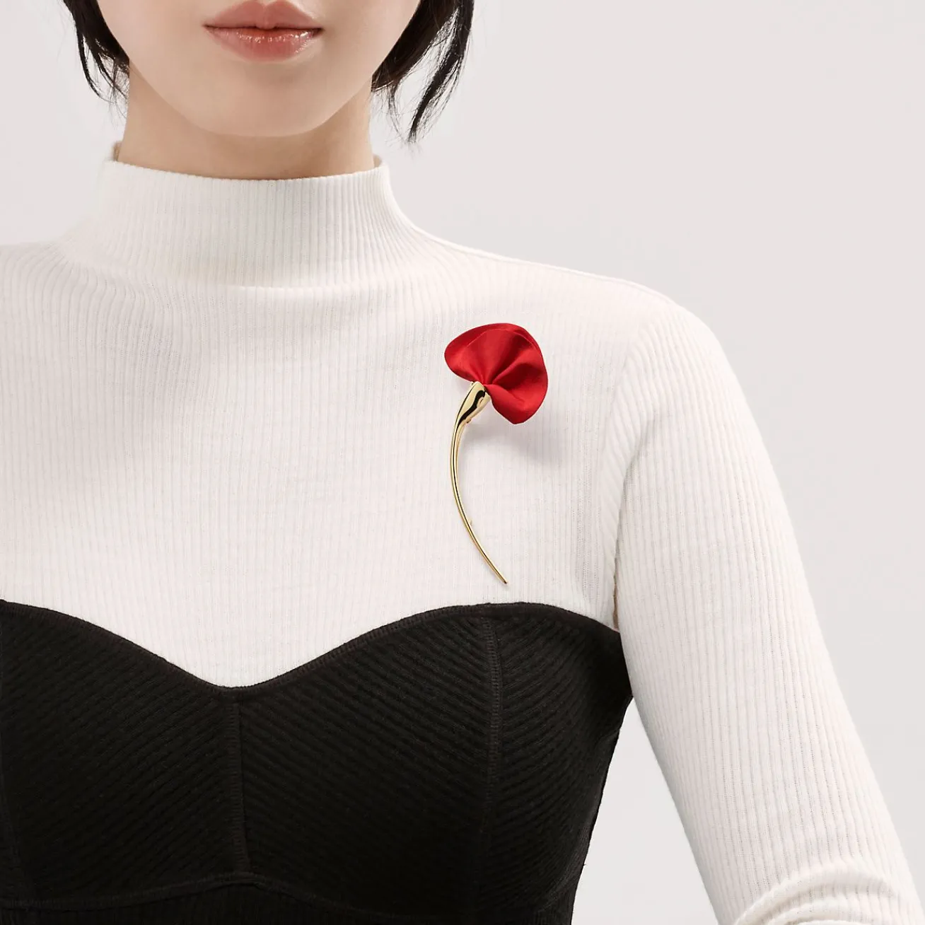 Tiffany & Co. Elsa Peretti® Amapola brooch in 18k gold with red silk. | ^ Brooches|Gold Jewelry