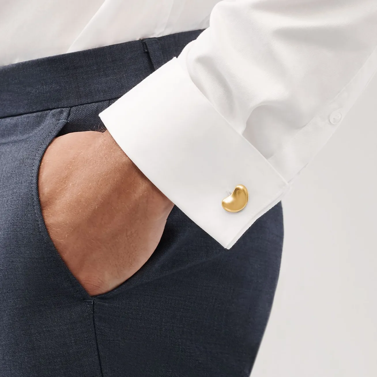 Tiffany & Co. Elsa Peretti® Bean® design Cuff Links in Yellow Gold, 18 mm | ^ Elsa Peretti®|Him