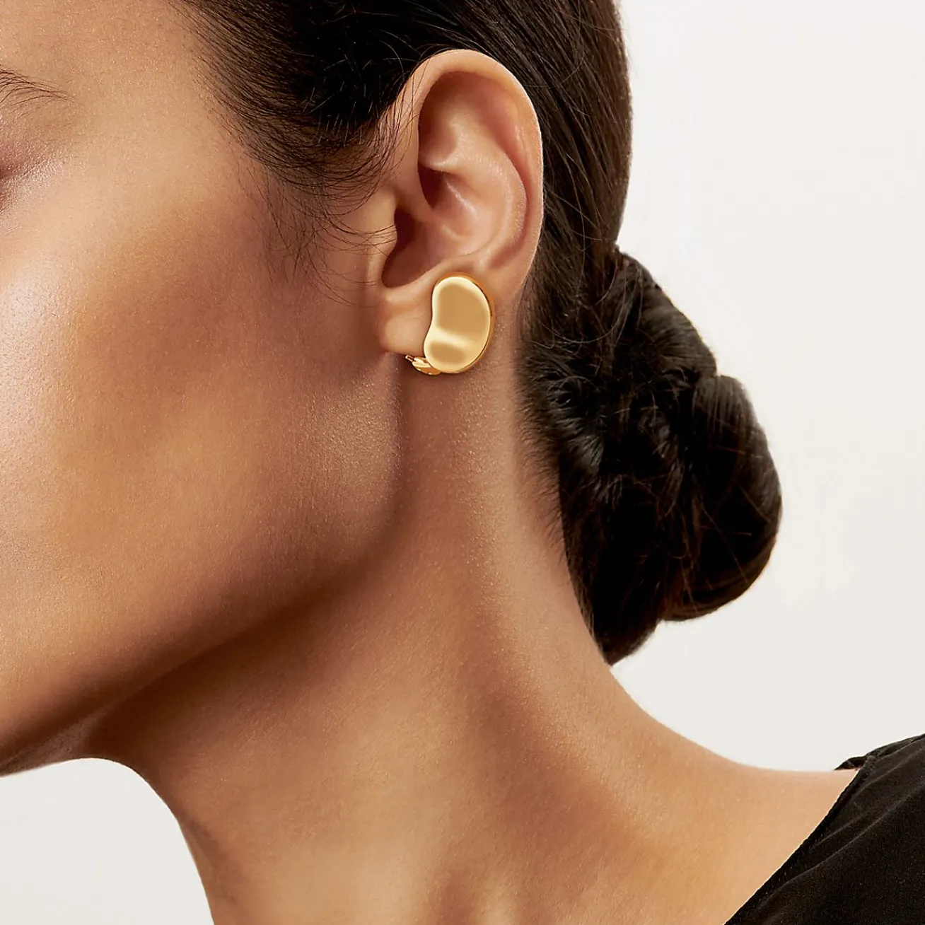 Tiffany & Co. Elsa Peretti® Bean® design Ear Clips in Yellow Gold, 20 mm | ^ Earrings|New Jewelry
