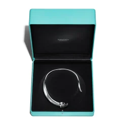 Tiffany & Co. Elsa Peretti® claw necklace with black jade in sterling silver. | ^ Necklaces & Pendants|Sterling Silver Jewelry