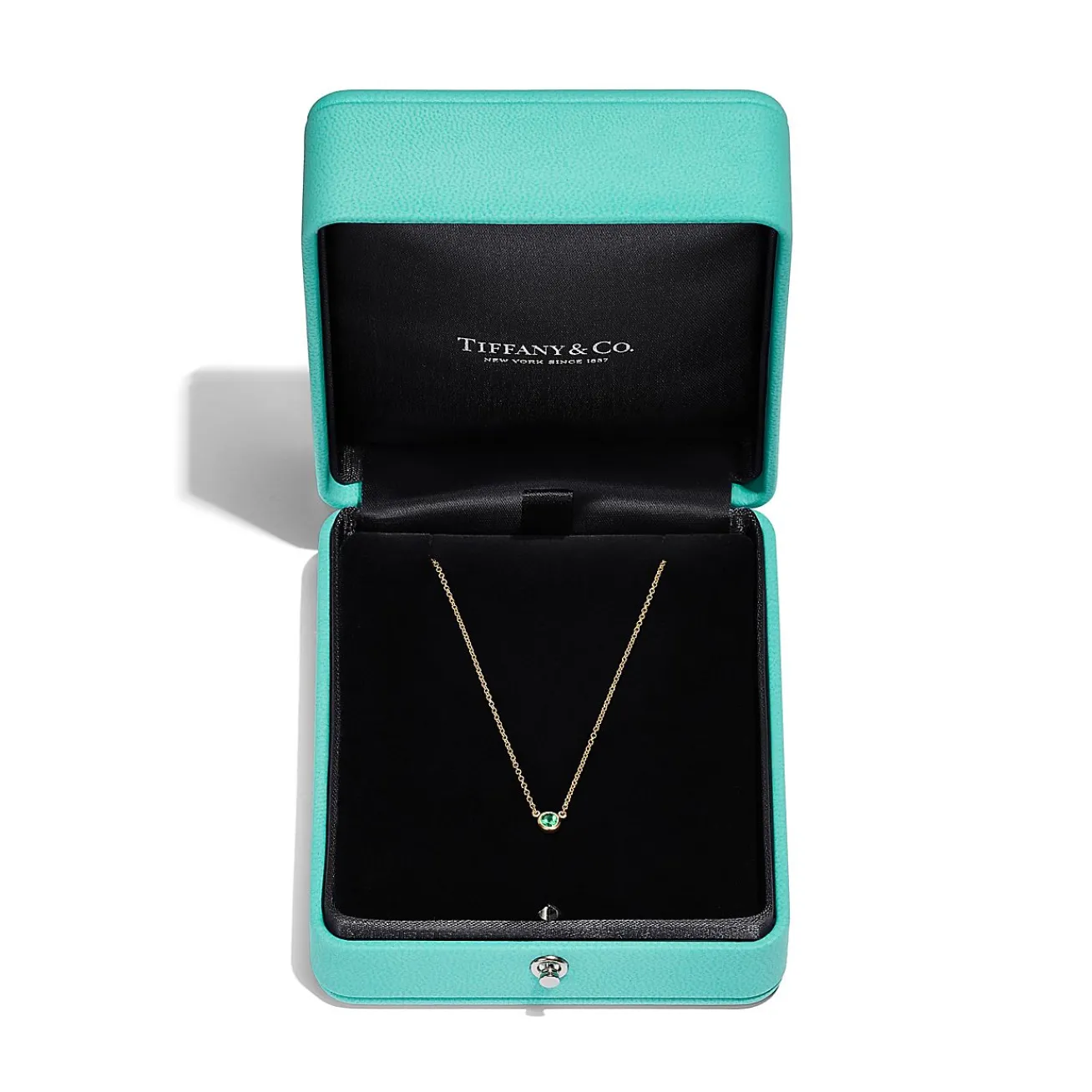 Tiffany & Co. Elsa Peretti® Color by the Yard Pendant in Yellow Gold with an Emerald | ^ Necklaces & Pendants|Dainty Jewelry