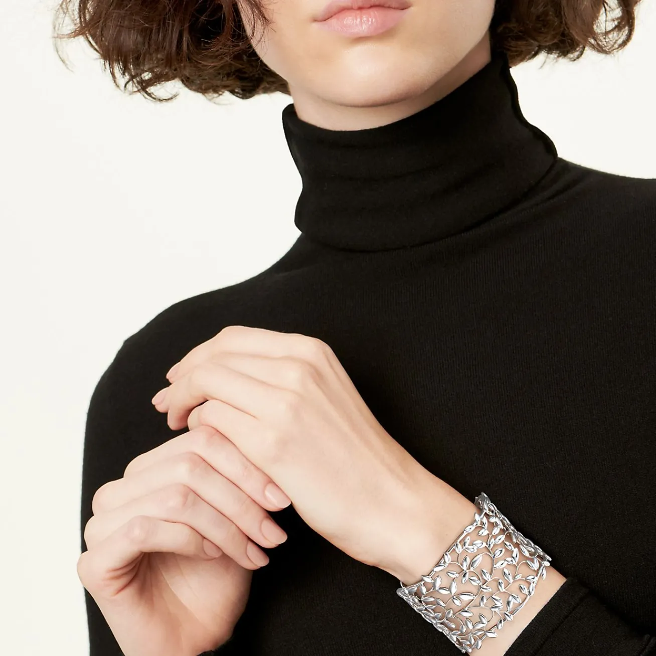 Tiffany & Co. Paloma Picasso® Olive Leaf cuff in sterling silver, medium. | ^ Bracelets|Sterling Silver Jewelry