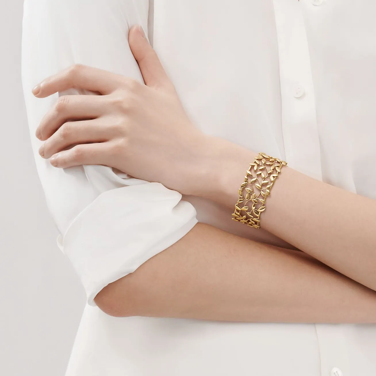 Tiffany & Co. Paloma Picasso® Olive Leaf narrow cuff in 18k gold, medium. | ^ Bracelets|Gold Jewelry