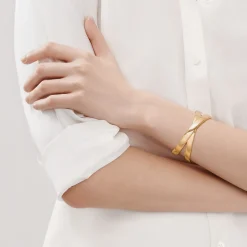 Tiffany & Co. Paloma's Graffiti X cuff in 18k gold, medium. | ^ Bracelets|Gold Jewelry