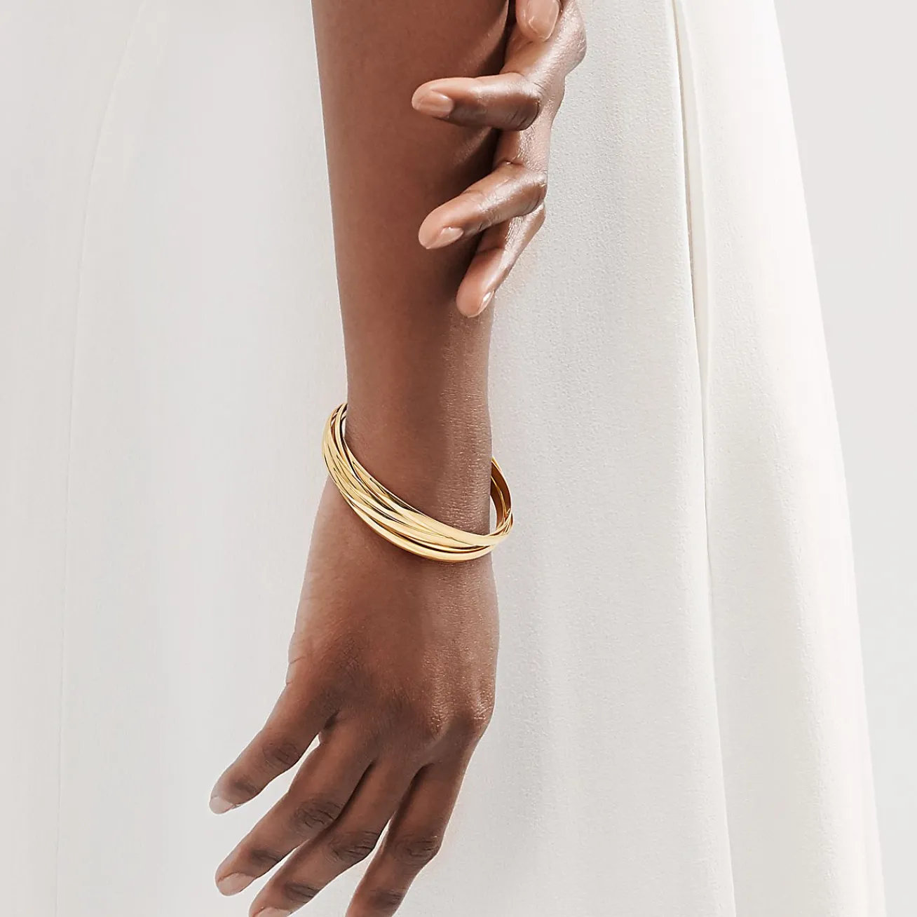 Tiffany & Co. Paloma's Melody five-band bangle in 18k gold, medium. | ^ Bracelets|Gold Jewelry