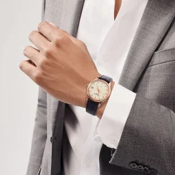 Tiffany & Co. Patek Philippe Calatrava men's watch in 18k rose gold with a leather strap. | ^ Patek Philippe