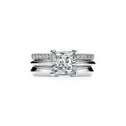 Tiffany & Co. Princess-cut diamond engagement ring in platinum: a classic. | ^ Engagement Rings