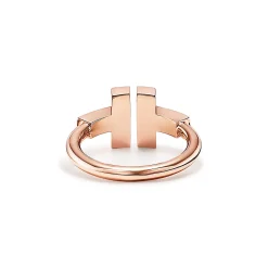 Tiffany & Co. Tiffany T black onyx wire ring in 18k rose gold. | ^ Rings|Rose Gold Jewelry