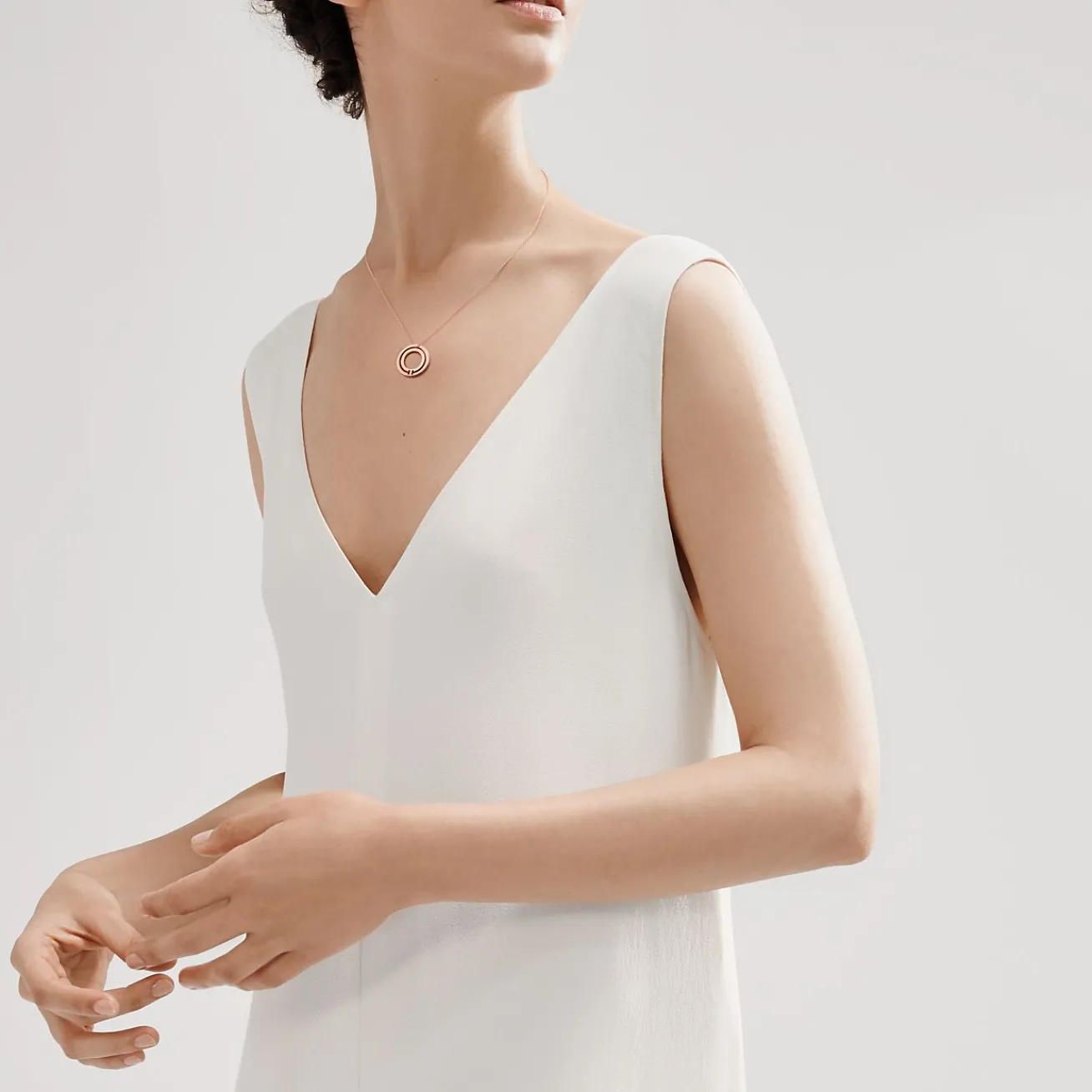 Tiffany & Co. Tiffany T circle pendant in 18k rose gold. | ^ Necklaces & Pendants|Rose Gold Jewelry