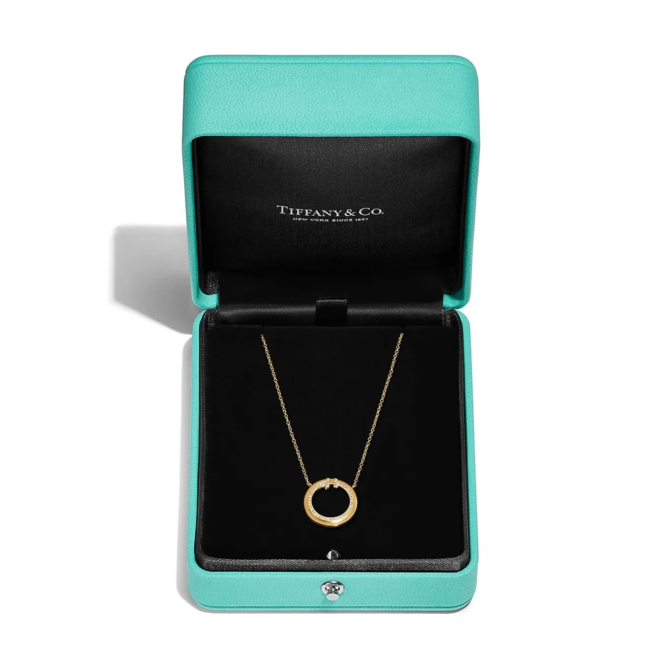 Tiffany & Co. Tiffany T diamond and black onyx circle pendant in 18k gold. | ^ Necklaces & Pendants|Men's Jewelry