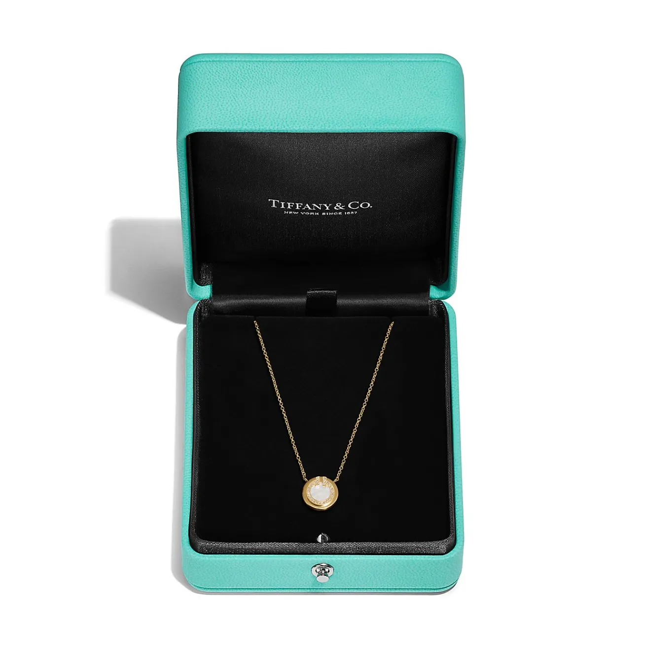 Tiffany & Co. Tiffany T diamond and mother-of-pearl circle pendant in 18k gold, small. | ^ Necklaces & Pendants|Gold Jewelry
