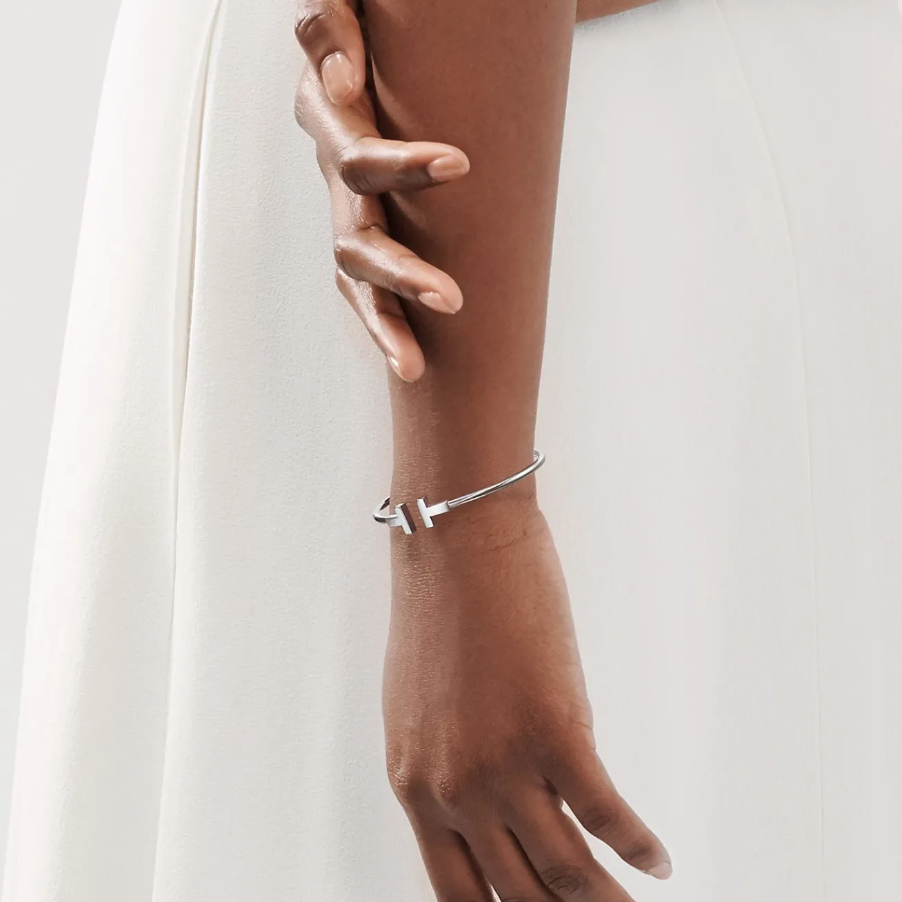 Tiffany & Co. Tiffany T narrow wire bracelet in 18k white gold, medium. | ^ Bracelets|Men's Jewelry