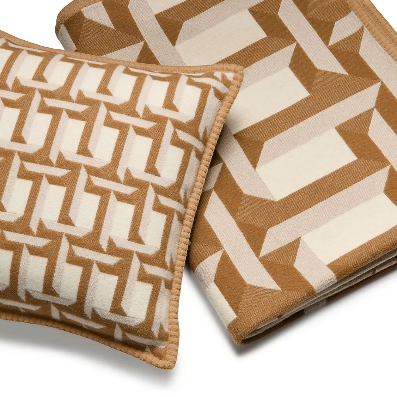 Tiffany & Co. Tiffany T True Blanket | ^ Business Gifts|Decor