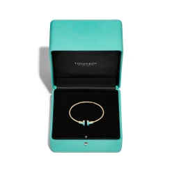 Tiffany & Co. Tiffany T turquoise wire bracelet in 18k gold, medium. | ^ Bracelets|Gold Jewelry