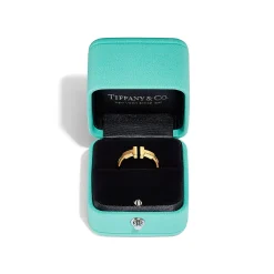 Tiffany & Co. Tiffany T wire ring in 18k gold. | ^ Rings|Men's Jewelry