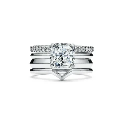 Tiffany & Co. Tiffany True® engagement ring in platinum: an icon of modern love. | ^ Engagement Rings