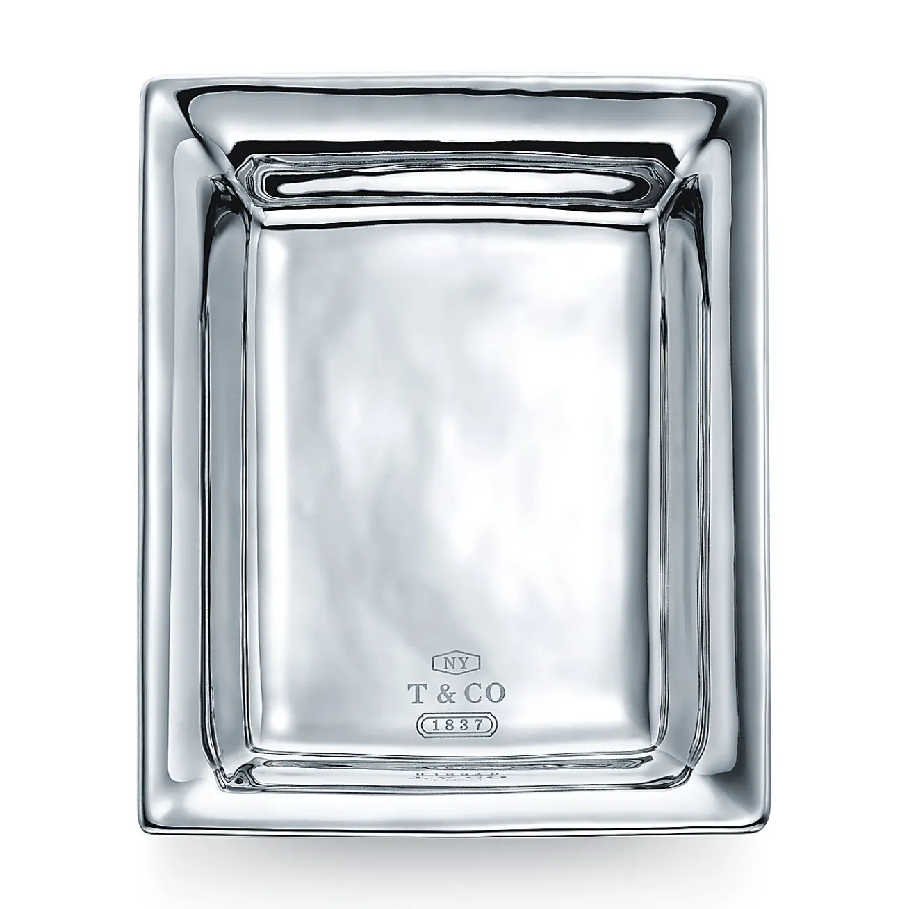 Tiffany & Co. Vide poche in porcelain with a silver hand-painted finish. | ^ Him|Gifts for Him